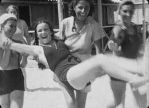 Corpi in movimento – Workshop di ripresa Bolex 16mm e sviluppo invertibile B/N